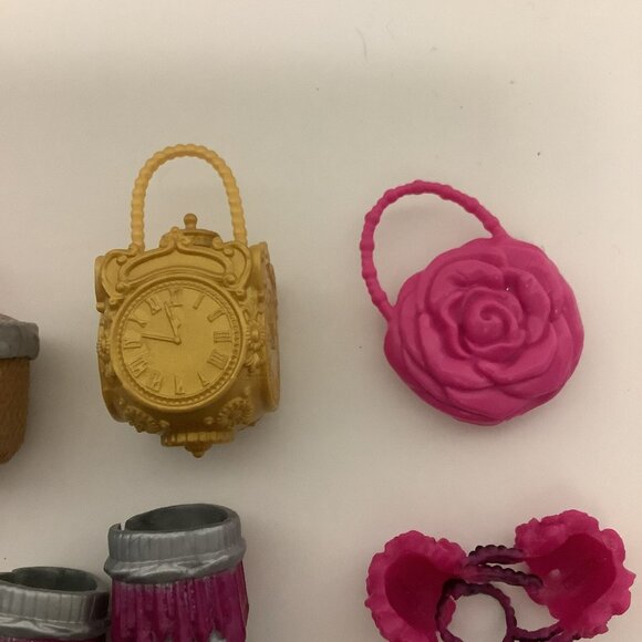 Ever After High Doll Accessories Lot Purse Bag Picnic Basket Boots Necklace - Picture 10 of 16